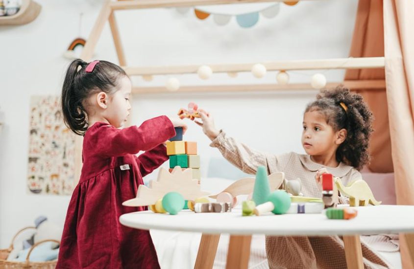 Choosing the Best Educational Toddler Toys for Holidays