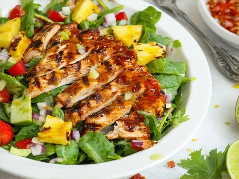 hawaiian-bbq-tequila-grilled-chicken-salad-pineapple-vinaigrette-puravida